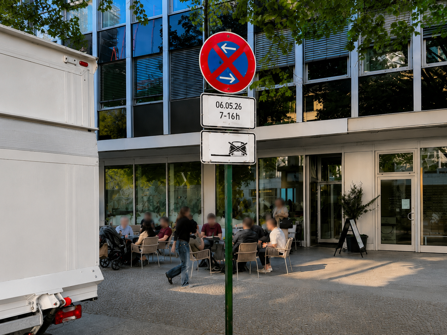 Halteverbotszone Umzug Berlin für Transporter und Umzugshelfer
