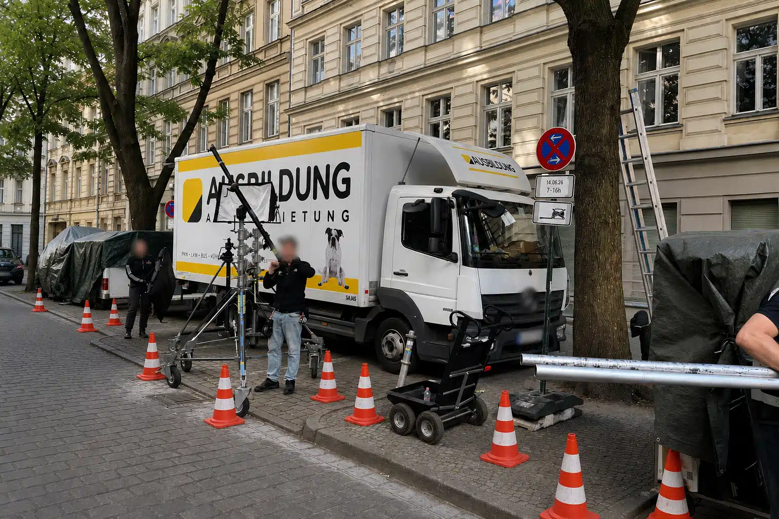 Halteverbot Berlin beantragen mit offizieller Beschilderung