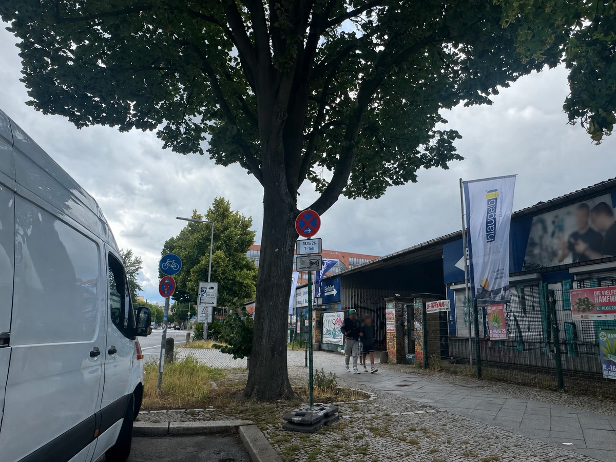 Parkverbot beantragen Berlin mit freier Fläche für Umzug Lieferung und Transport